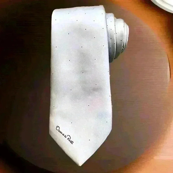 Oscar de la Renta Other - Oscar de la Renta silver and Maroon dotted Silk Tie (Lot 2A814)